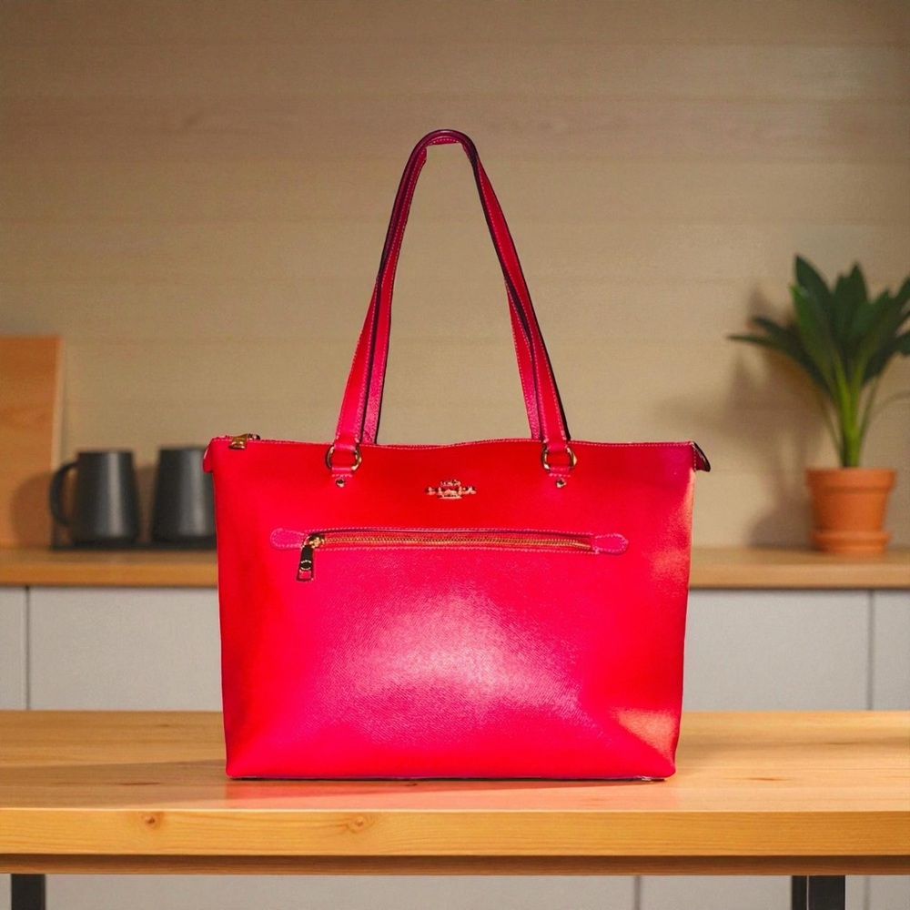 🌟🌷Coach Gallery Tote In Solid Red *AUTHENTIC* BEAUTIFUL EUC